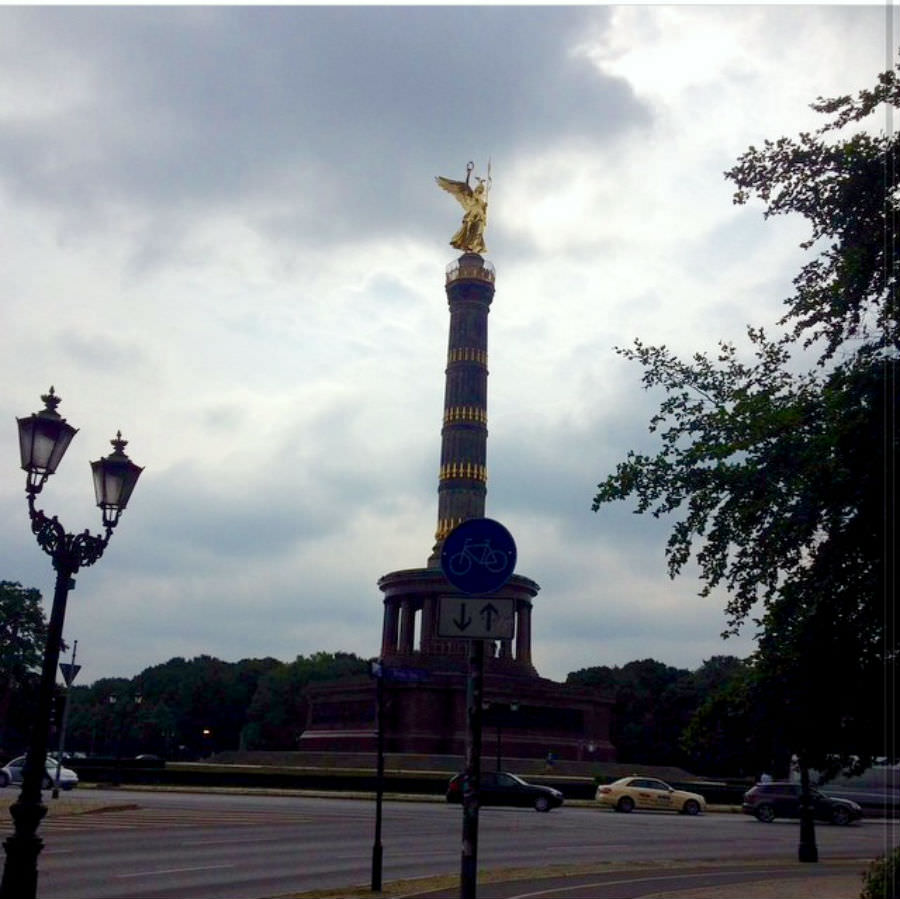 Siegessäule Berlin running photo